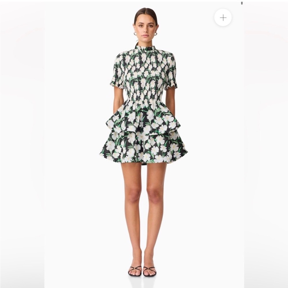 elliatt rosey green & black floral short sleeve smocked mini ruffle dress small
